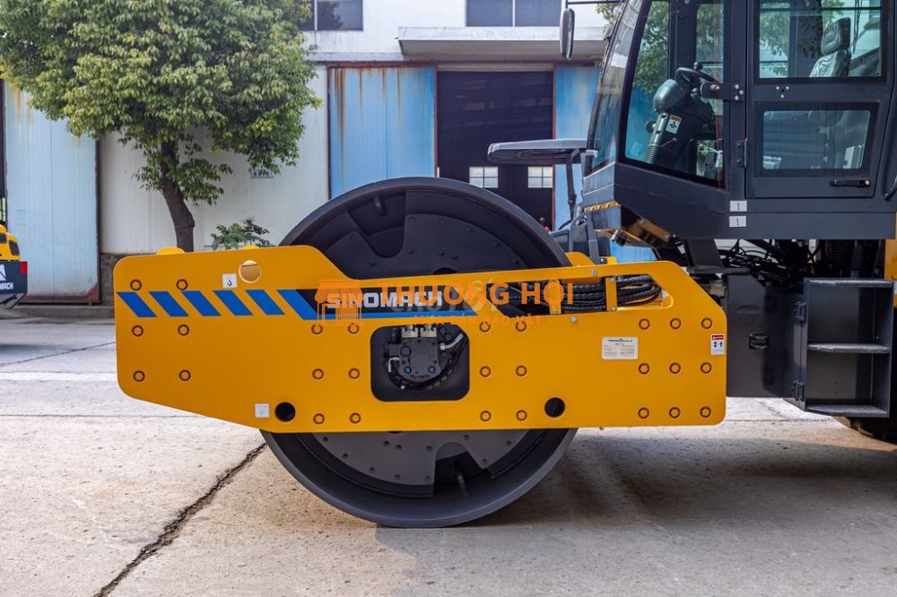 Máy lu 20T 2 CẦU Sinomach GYS202J NHẬP KHẨU