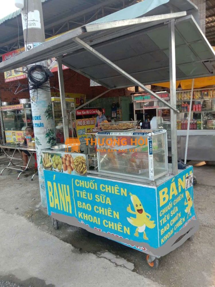 Xe bán chuối chiên
