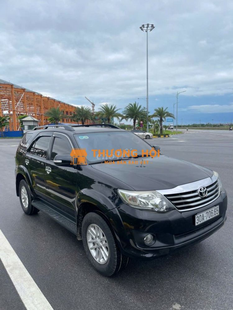 Toyota fortuner 2.7 máy xăng AT 2012