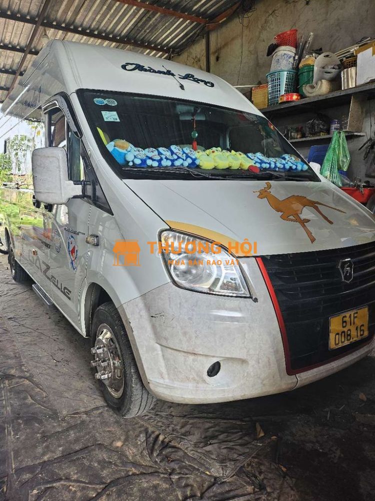 Xe 16 chỗ sollati màu trắng