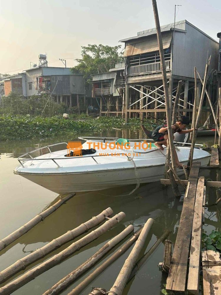 cano 4 chổ ngồi láy qua lăng