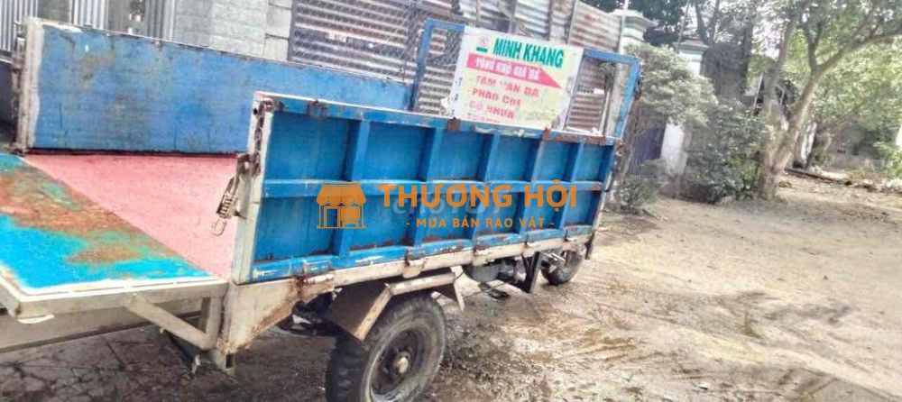 Xe ba bánh cũ màu xanh dương