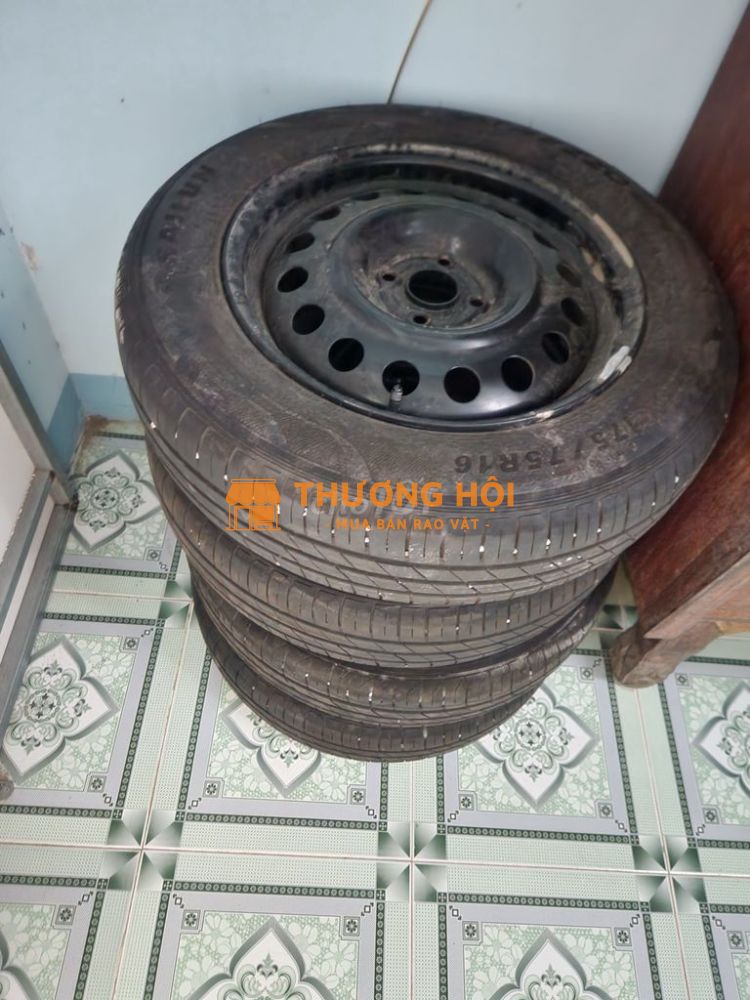 4 vỏ mới từ hãng về