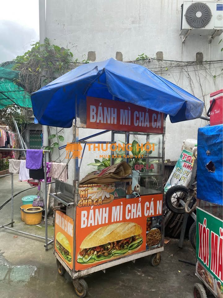 Xe bán bánh mì chả cá có ván gas
