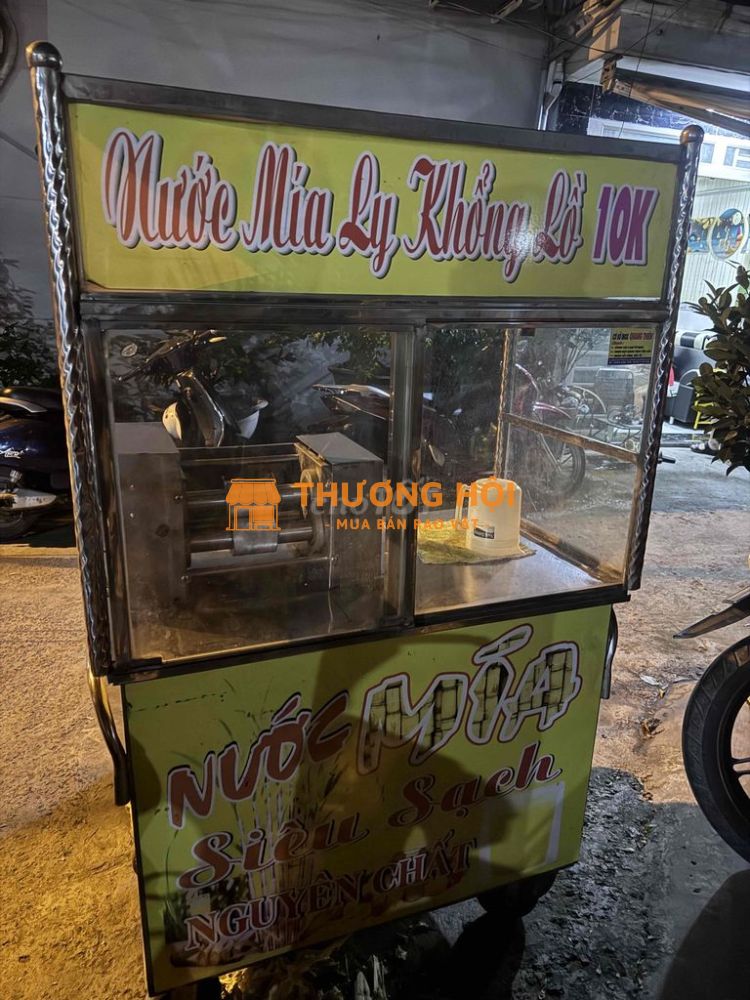 Xe đẩy bán hàng kim loại màu vàng