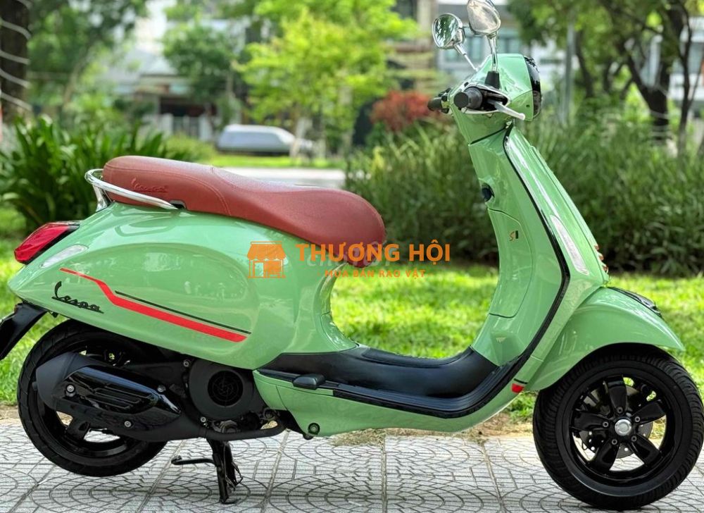 Vespa cuối 2015 đẹp mê. xe còn 2 khoá, 2 gương