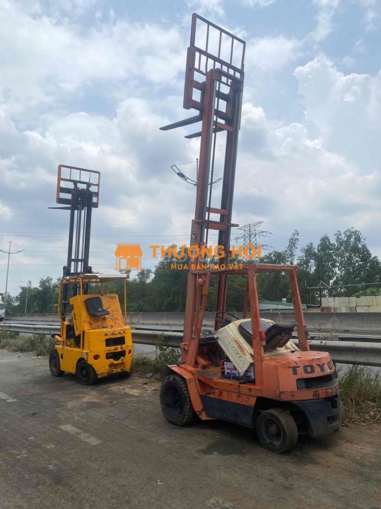 xe nâng 2 tấn máy dầu cao 4 m xe đẹp máy khỏe