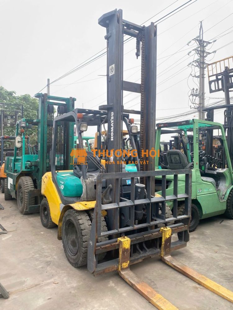 BÁN XE NÂNG KOMATSU CŨ 3 TẤN – GIÁ TỐT