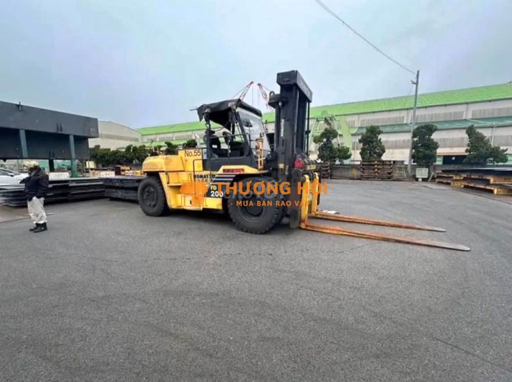 BÁN XE NÂNG KOMATSU 20 TẤN FD200-7 - sản xuất 2014