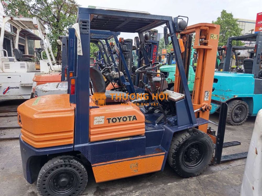 Xe nâng xăng Toyota