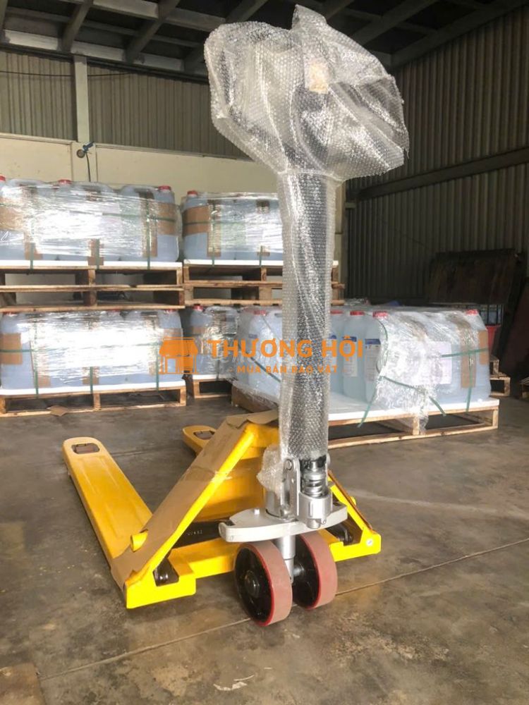 Xe nâng tay 2.5 tấn hiệu Staxx, bánh PU, bơm khỏe.