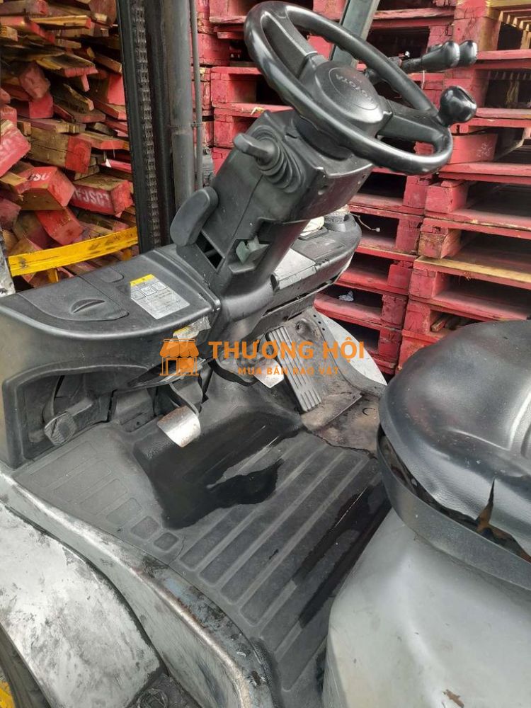 Du dung thanh ly xe nang dau toyota 2.5 tan .