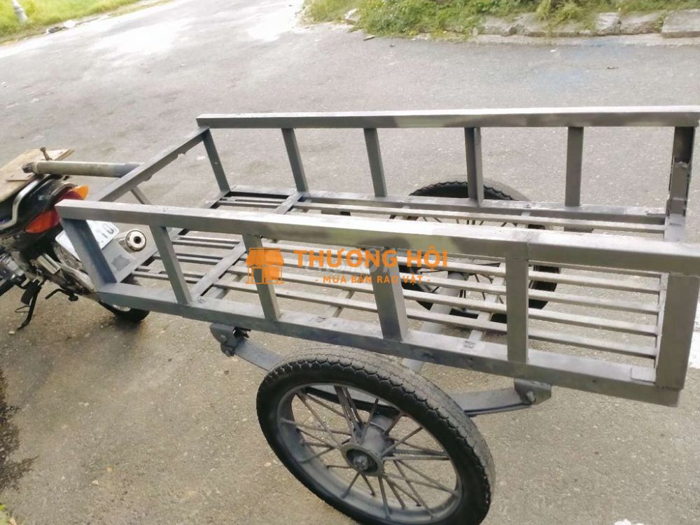 Thép Nhíp dày. Đang kéo hàng hóa. Bi xoay tròn nhẹ