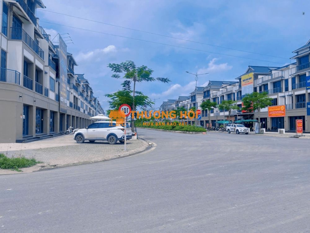 Cần Bán Căn Shophouse Dự án Imperia Grand Plaza đức Hoà, Lối Vào Vinhomes Green City.