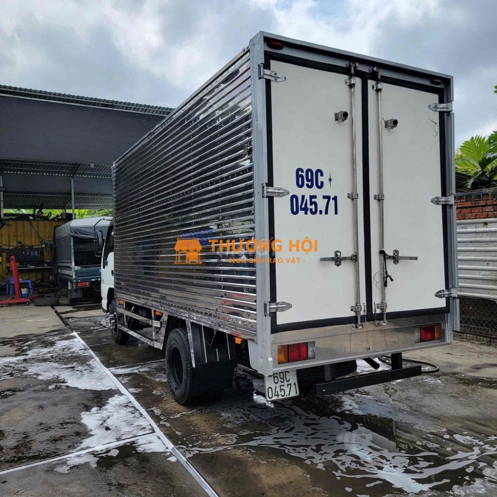 ISUZU QKR270 tải 2t2 thùng 4m4 đời 2018 Sàn inox