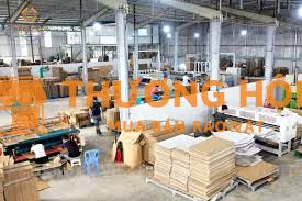 1 nam đi mới làm bìa catton tại Đài Loan