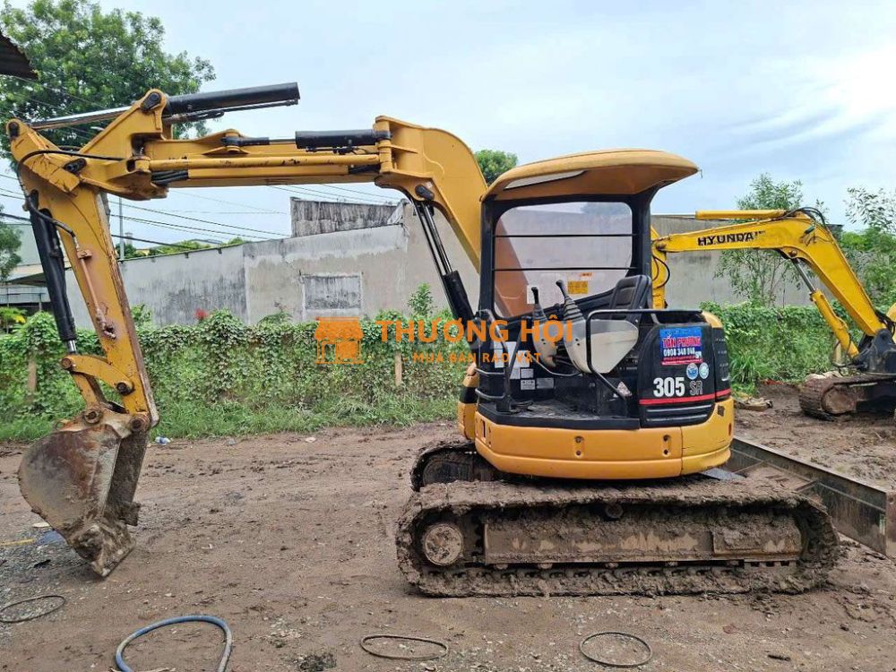 CAT305 zin từng con ốc