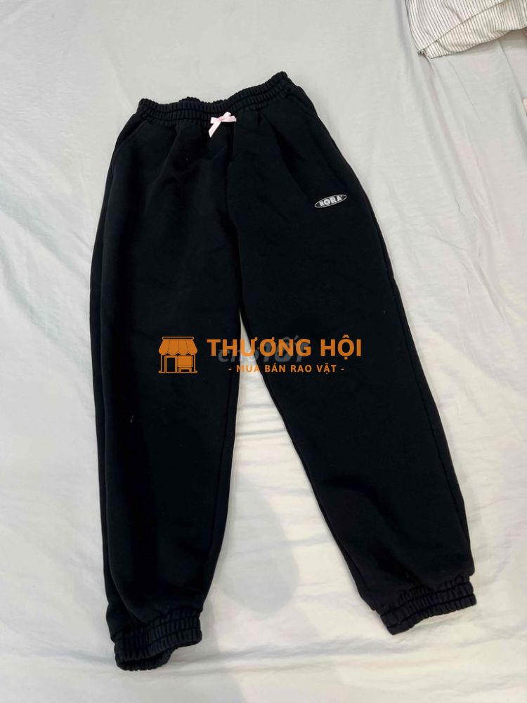 Quần Jogger Rora màu đen của nữ