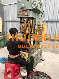 Cty Công Nghiệp Việt tuyển thợ máy ép, máy dập làm tại Quận 12