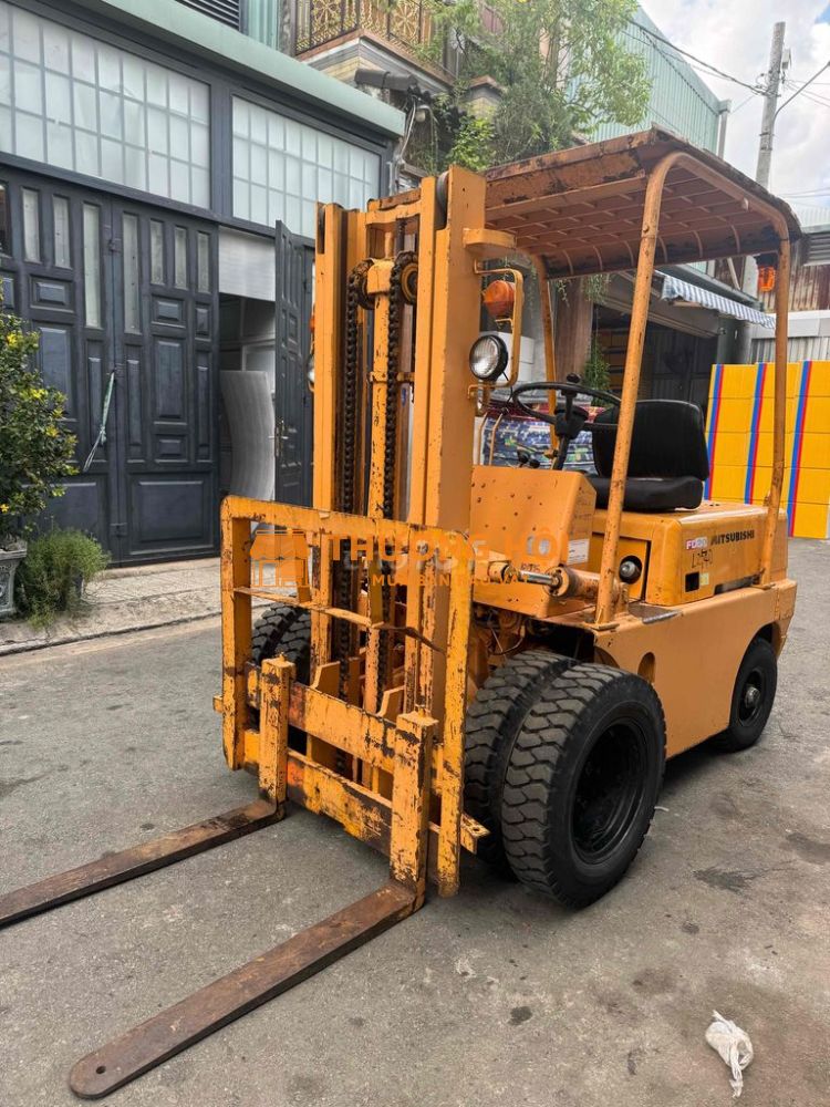 XE NÂNG MITSSUBISHI 2.0 TẤN. MÁY DẦU