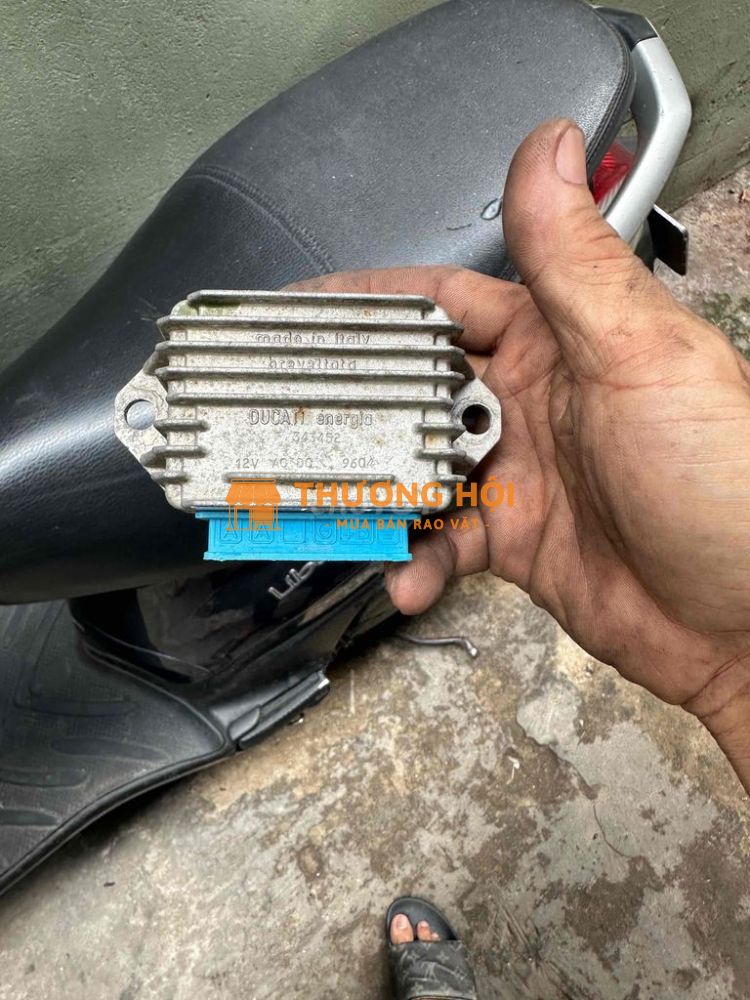 sạc zin vespa PX made in italy đẹp