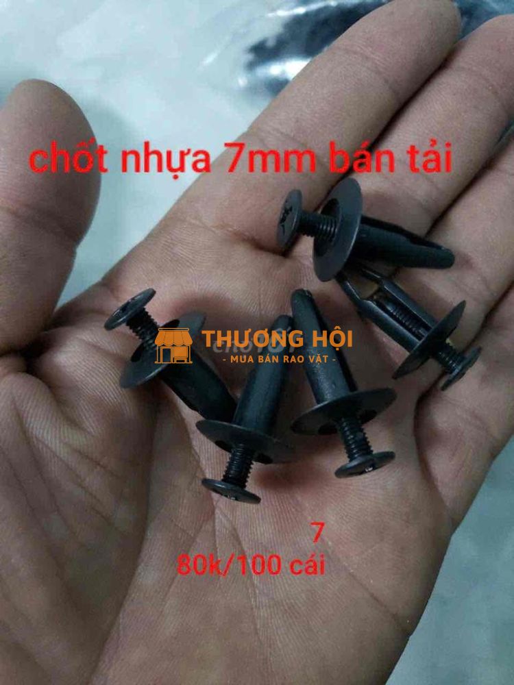 chốt nhựa ô tô cái loại