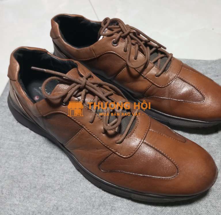 Giày da Clarks, Anh Quốc