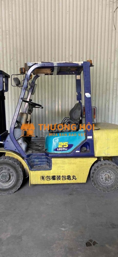 cần bán xe nâng komatsu 2,5 tấn