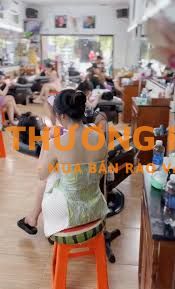 Tâm Hair Salon cần tuyển thợ chính làm tóc nữ, thợ phụ, thợ gội đầu