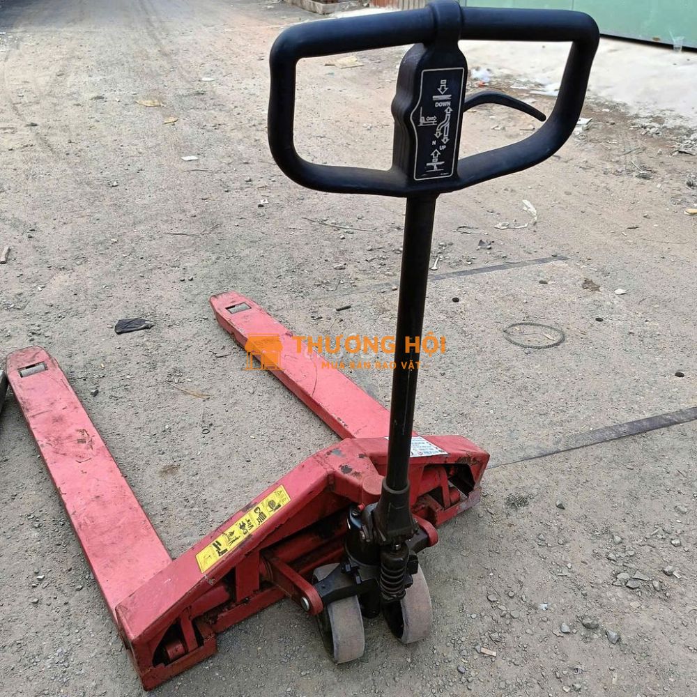 Xe nâng tay cũ càng siêu rộng