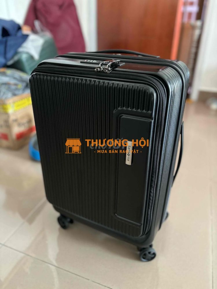 vali samsonite madin usa có ngăn mở rộng
