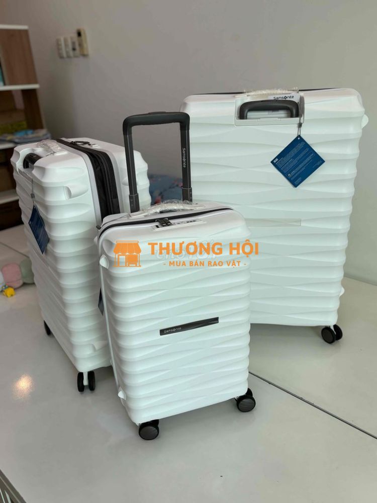vali samsonite voltage và freeform bao toàn cầu