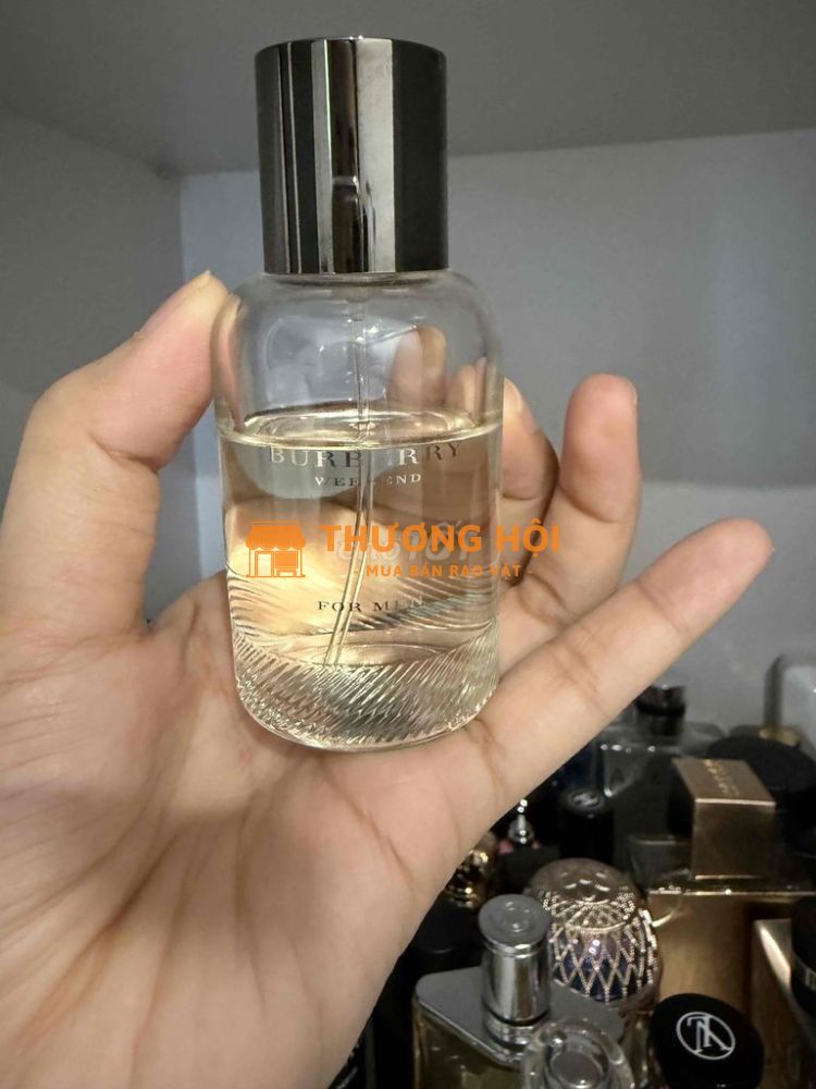 Nước hoa burberry còn gần 40ml