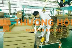 Thợ các công đoạn trong cty bao bì Đức Hoà, Long An