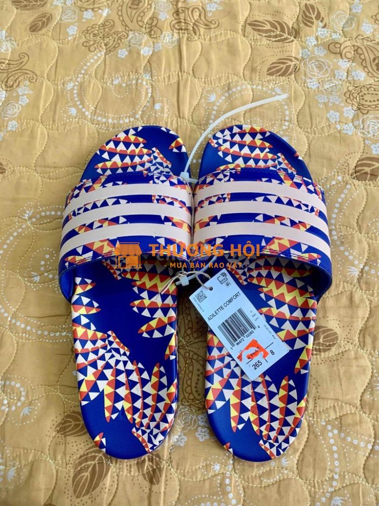 Cần bán dép Adidas Adilet Comfor chính hãng.( Mới)