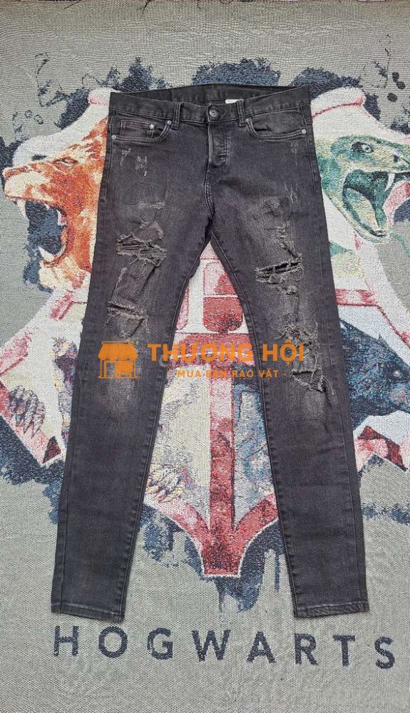 Jeans H&M size 31 wash rách nút gài