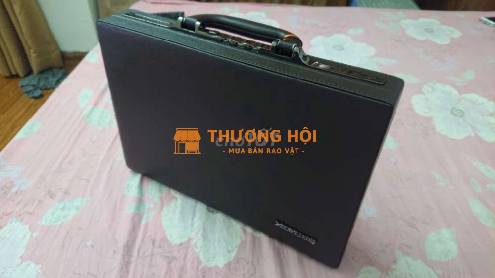 Vali khoá số da màu nâu sang trọng