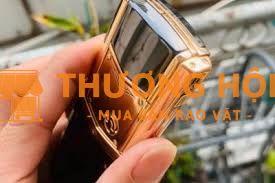 Cần bán điện thoại Vertu vàng khôi