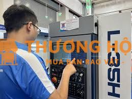 Nhân viên đứng máy CNC ( Vận hành và làm việc trên máy CNC)