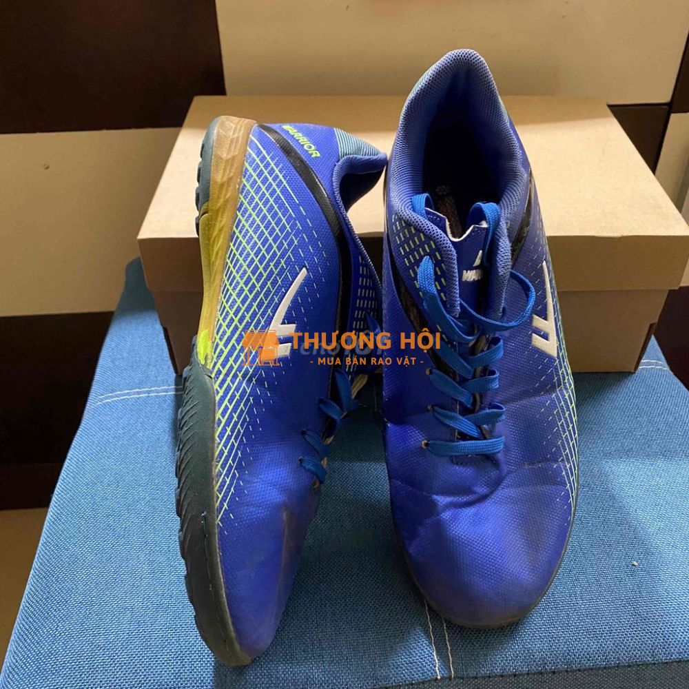 Giày bóng đá hãng warrior size 38