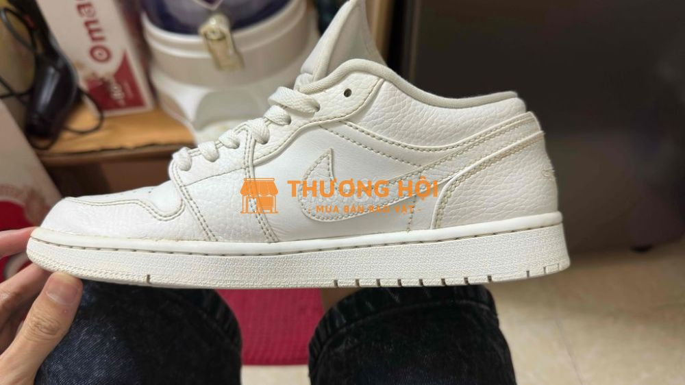 Đôi giày Triple white size 41
