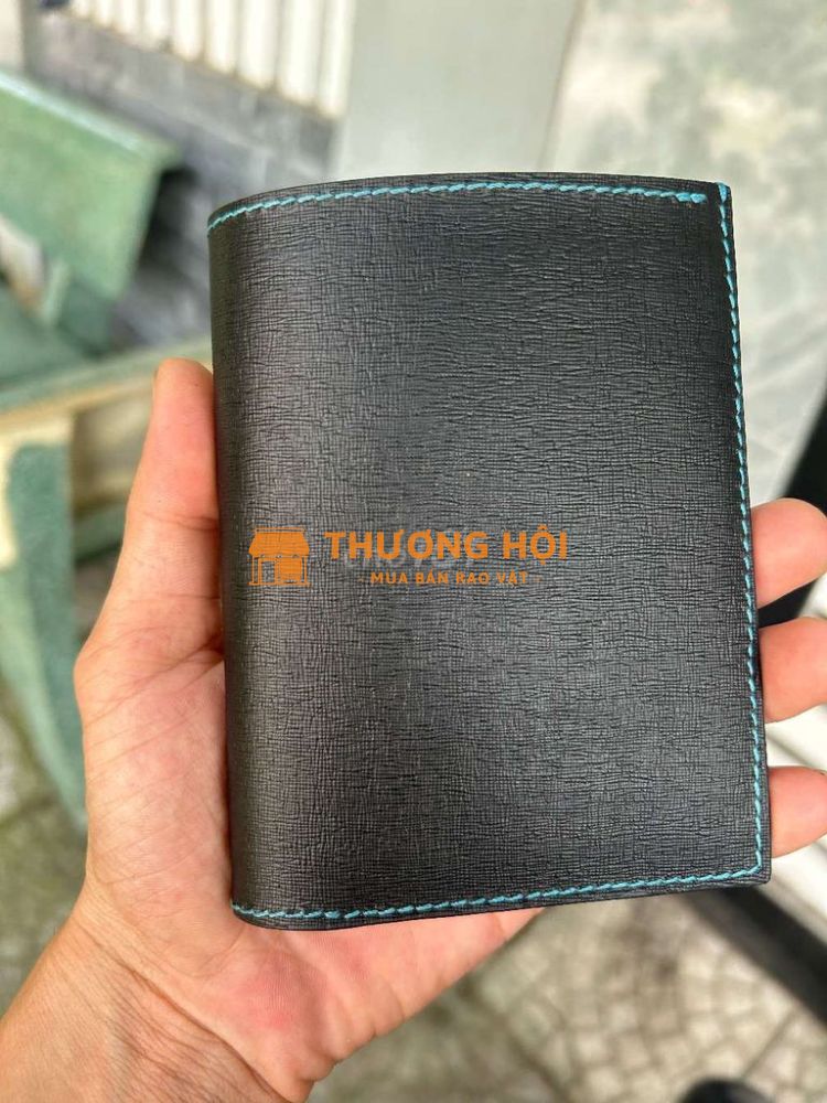 Ví da nam/nữ, dáng đứng