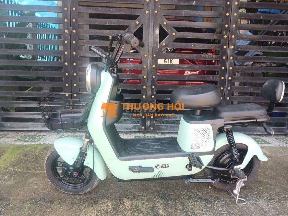 Thanh lý xe điện màu xanh lá cây