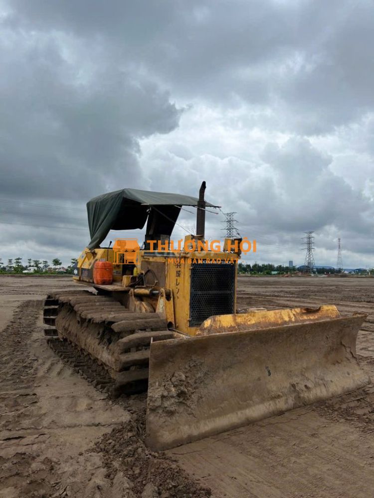 Máy ủi KOMATSU D41 5 ty. Hết việc cần thanh lý.
