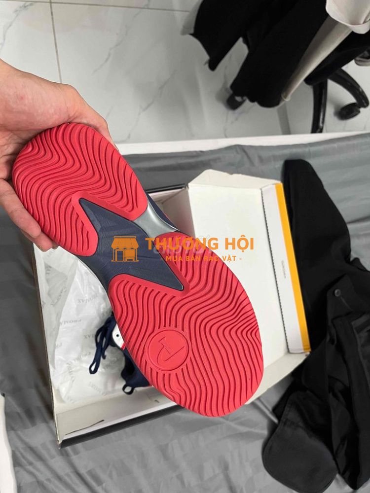Giày cầu lông, size 42 chưa mang lần nào