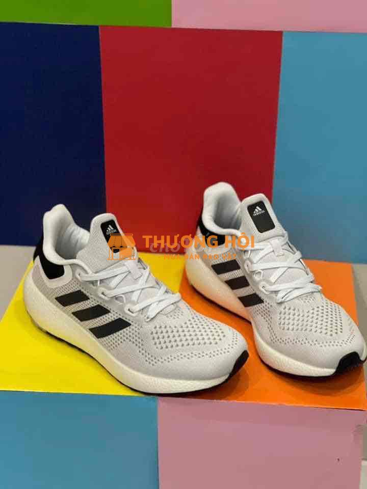 Giày adidas size 41,42 , độ mới cao , dòng chạy bo
