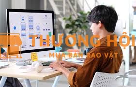Nhân viên vận hành sàn thương mại điện tử