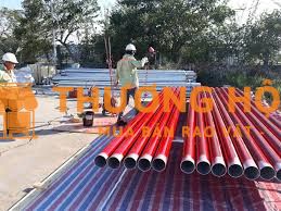 Công nhân thi công hệ thống PCCC