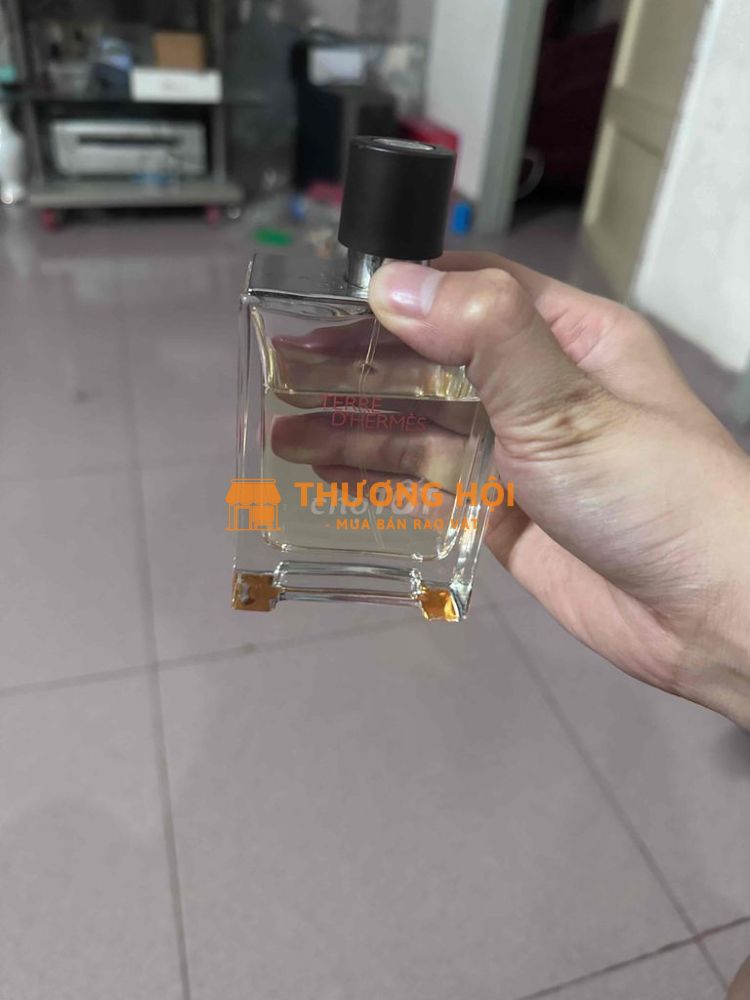 Cần bán chai nước hoa hermes