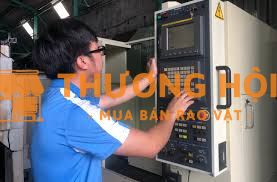 Tuyển nhân viên đứng máy CNC